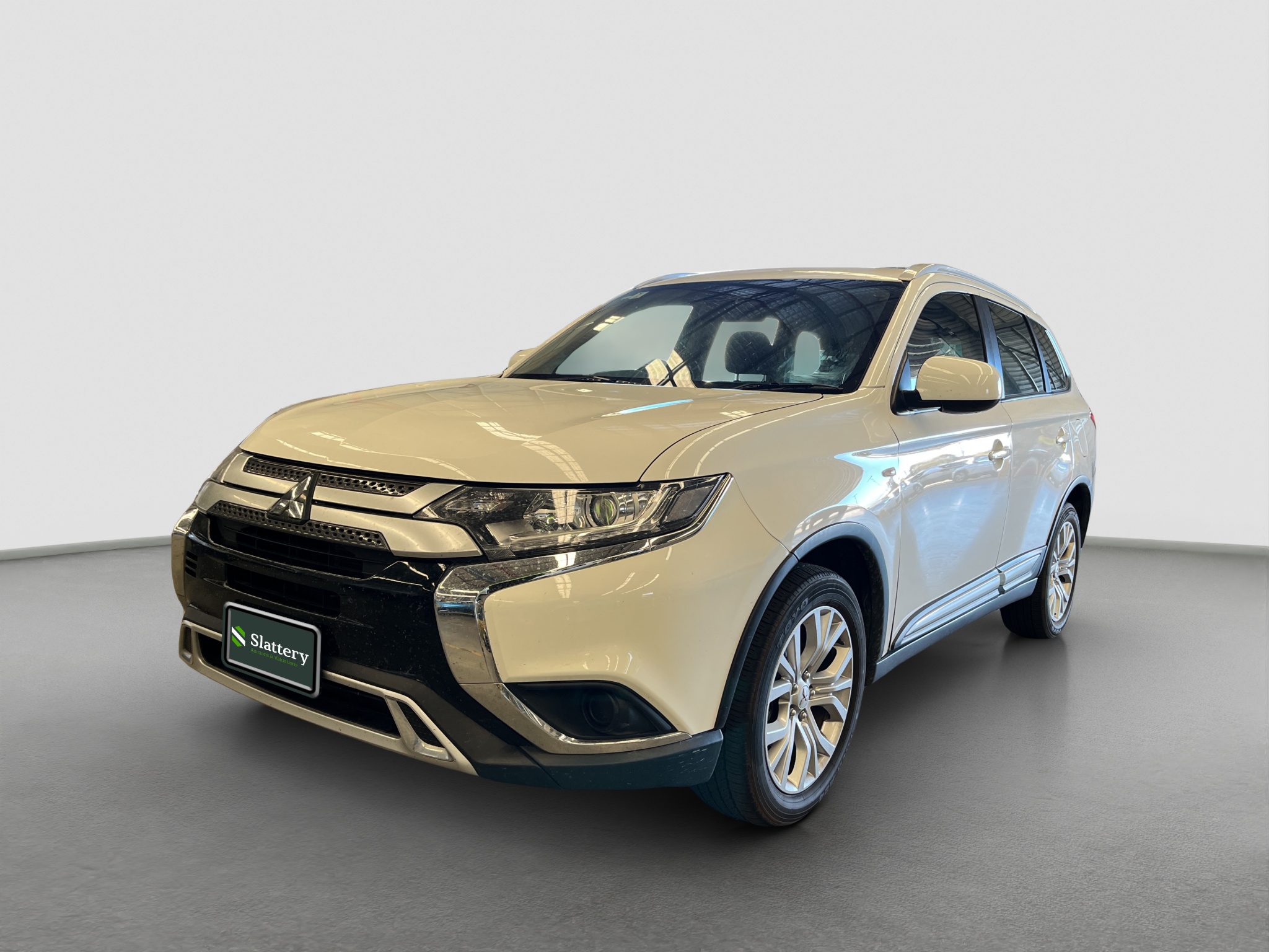 9 · 2020 Mitsubishi Outlander ES Petrol