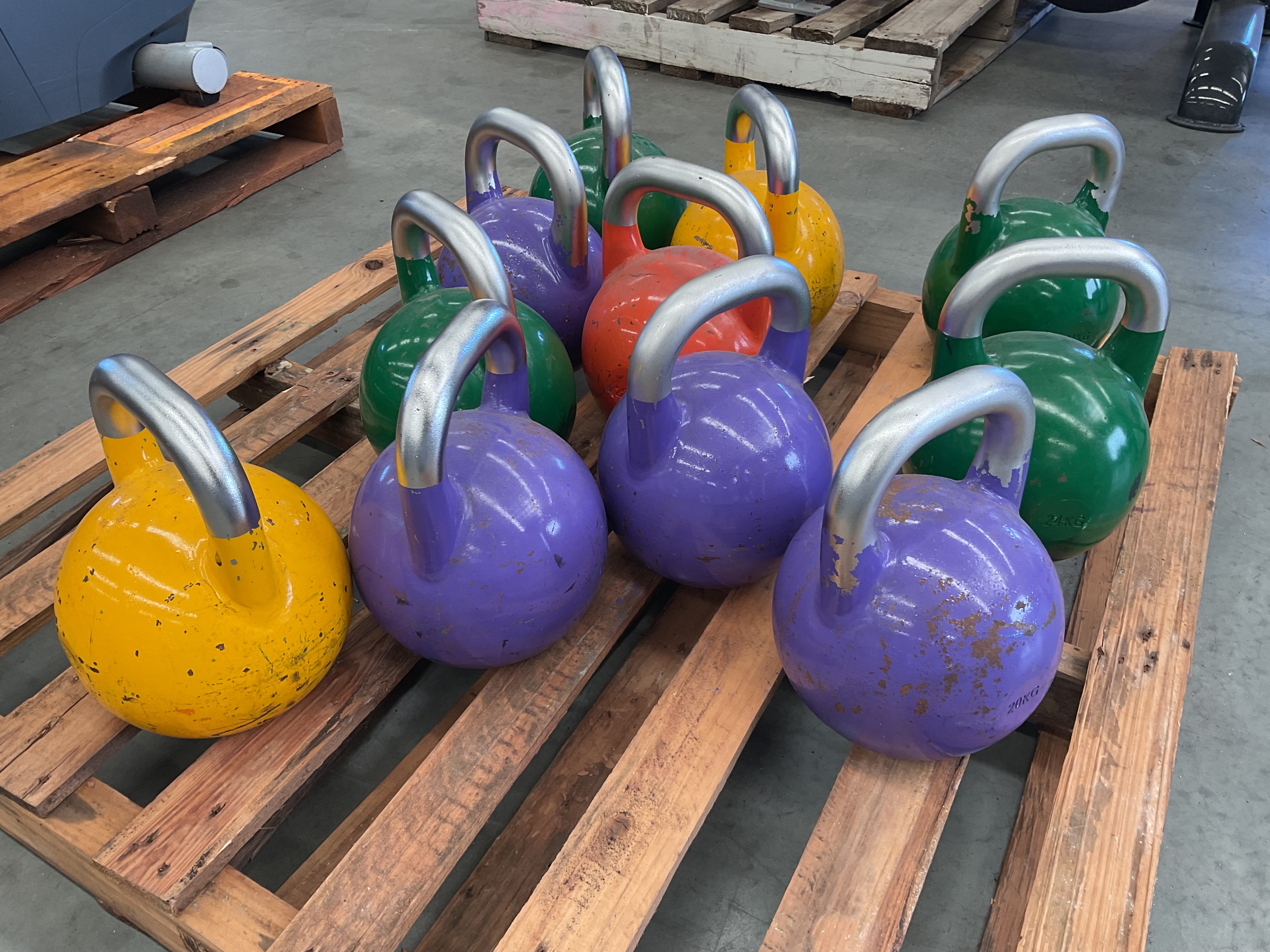 Pallet of mixed weighted kettle bells - unreserved