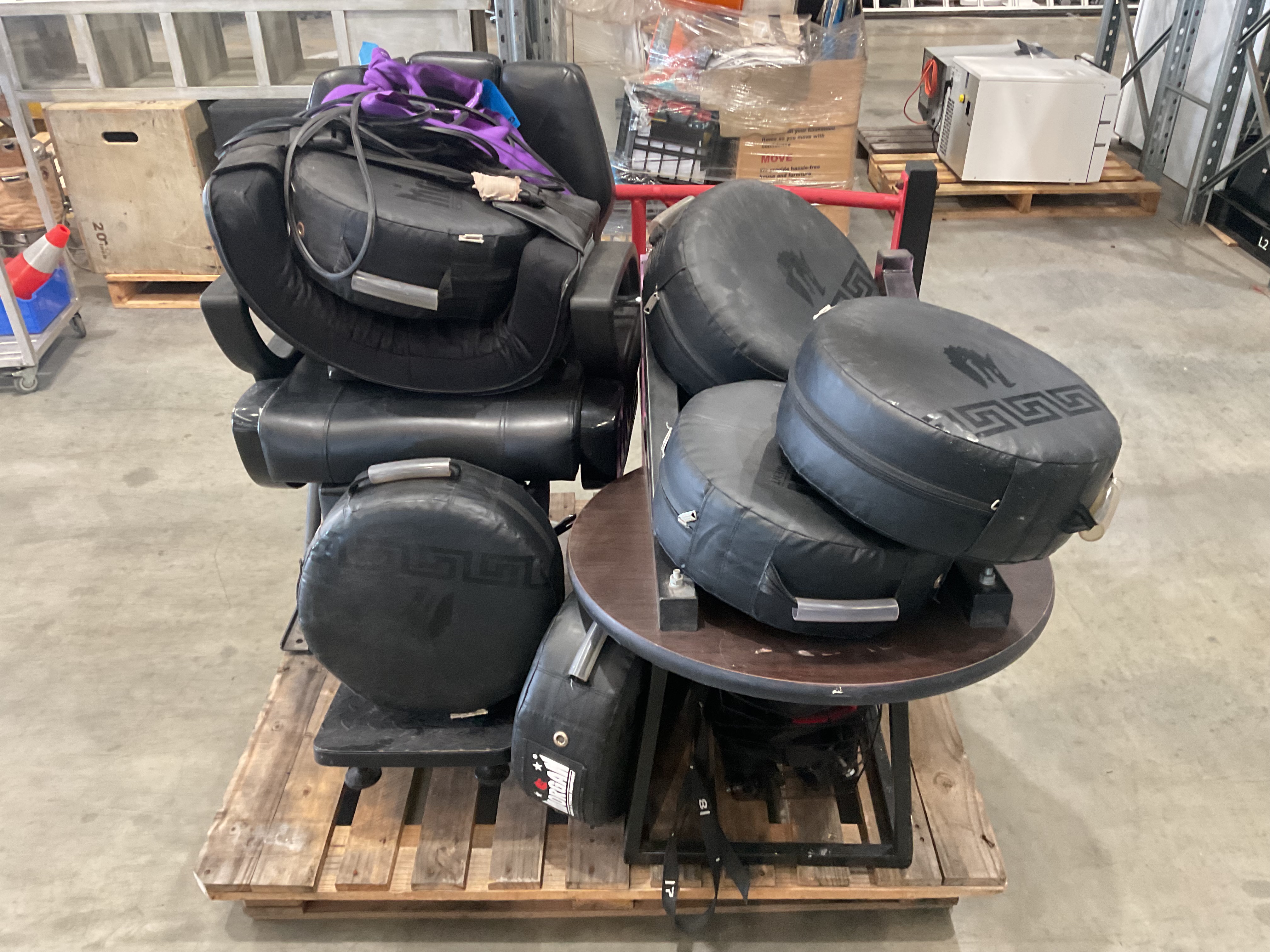 Mixed pallet of general and boxing equipment - unreserved