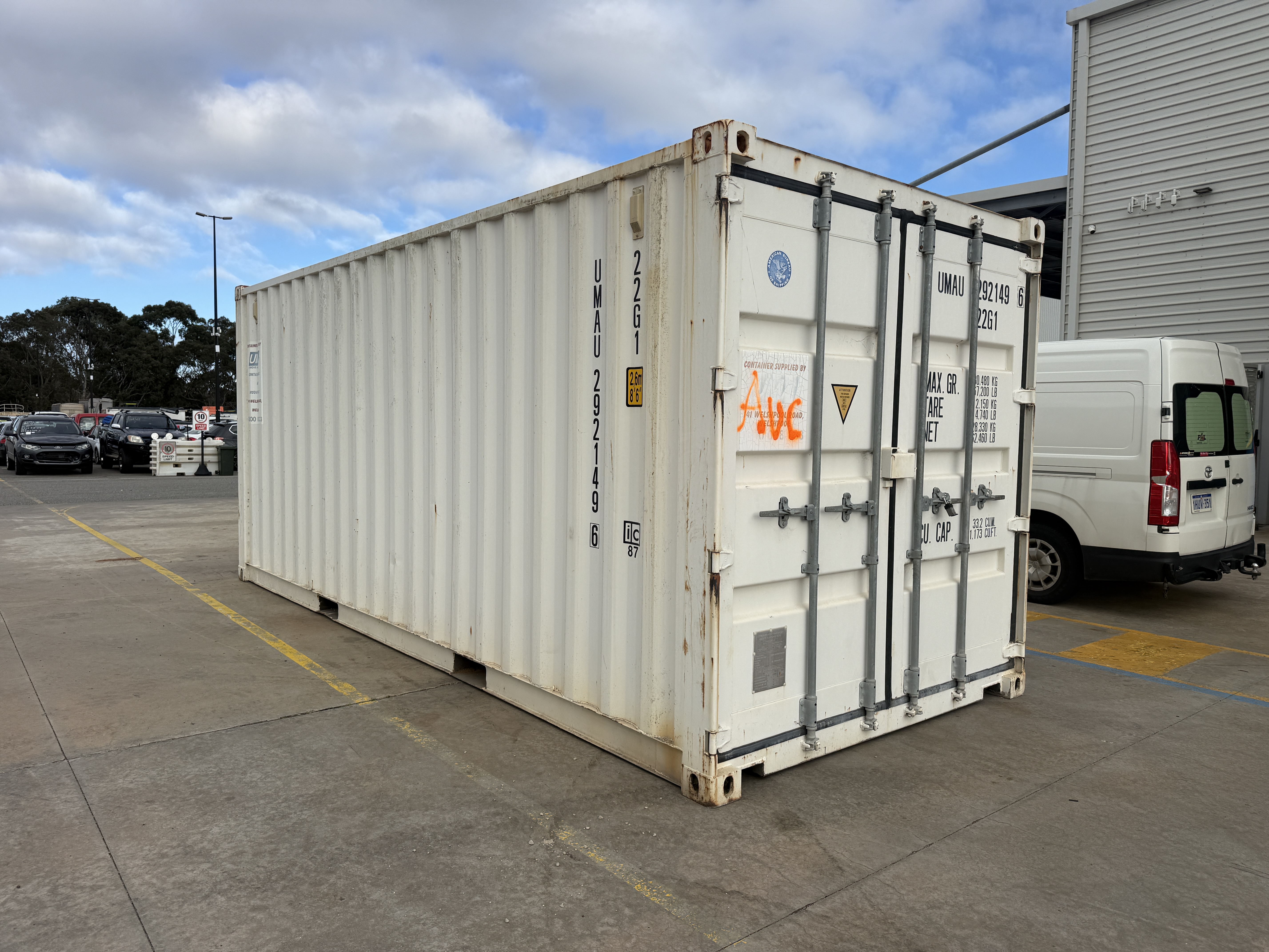 20ft Container Including Contents