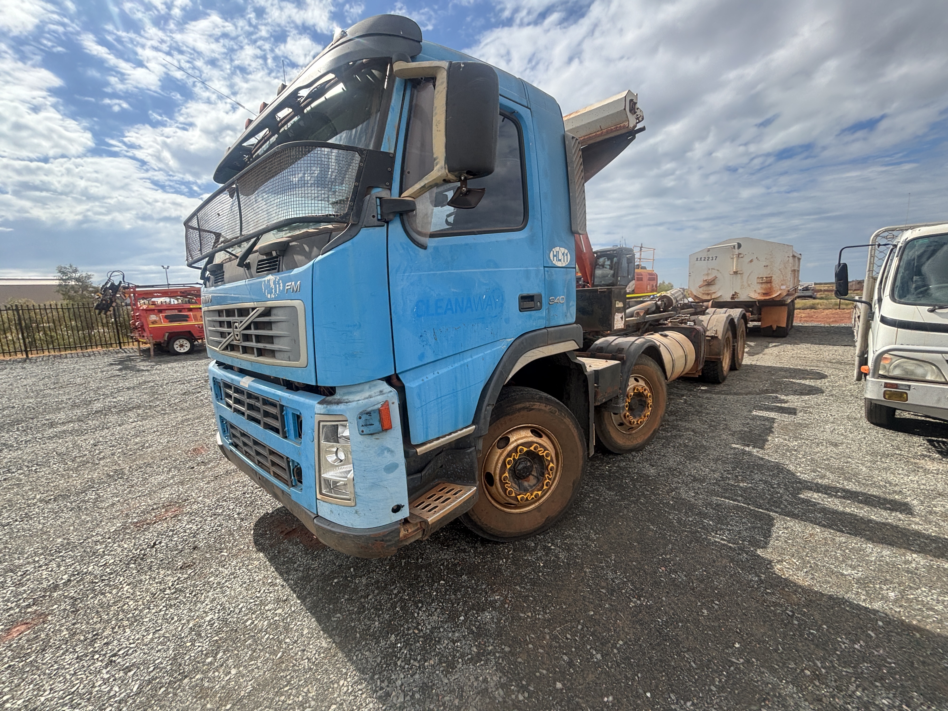 6 · Volvo FM8x4R   8x4 Hook Bin