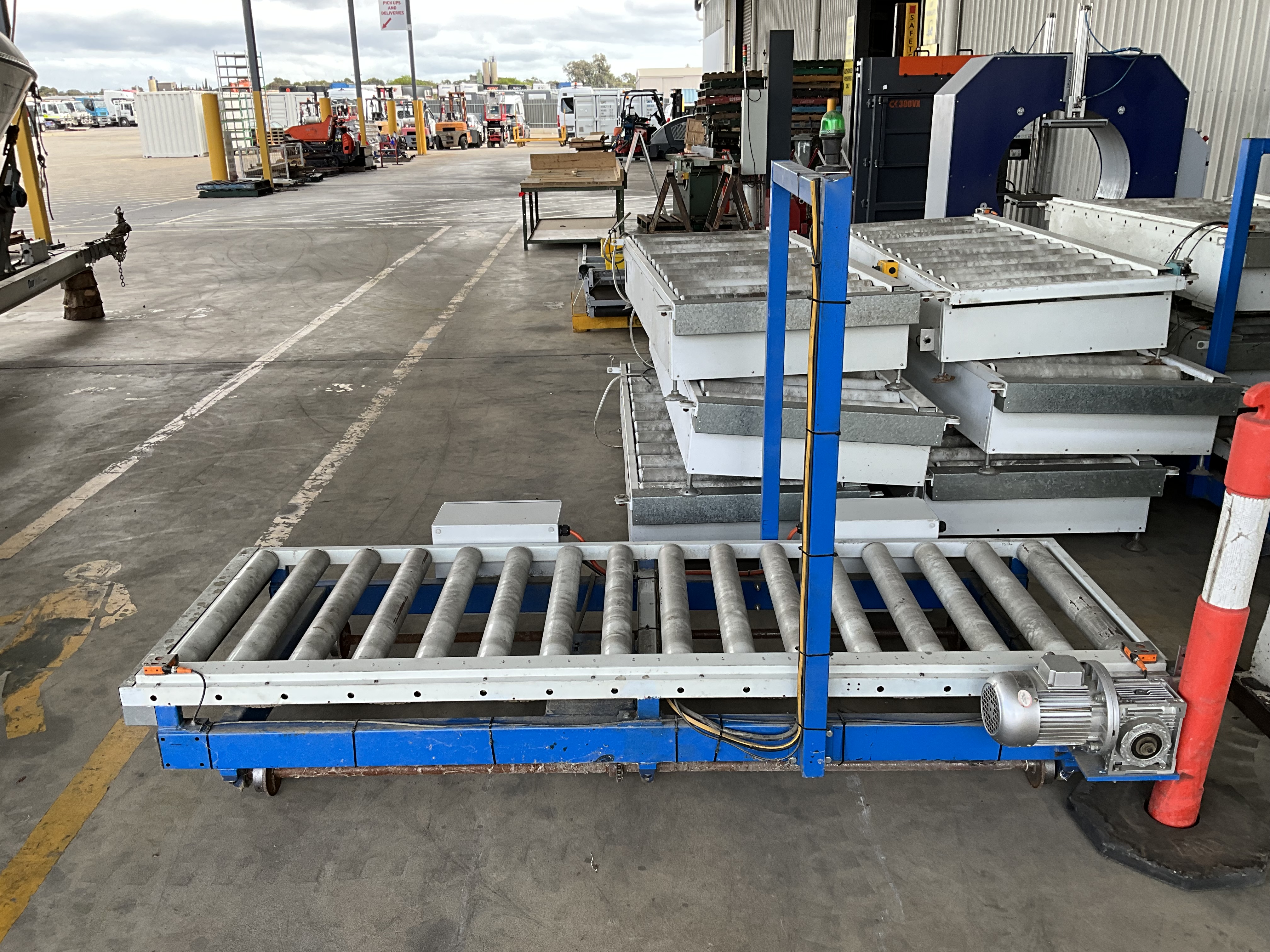 2 · 13x Motorised Roller Conveyer Sections
