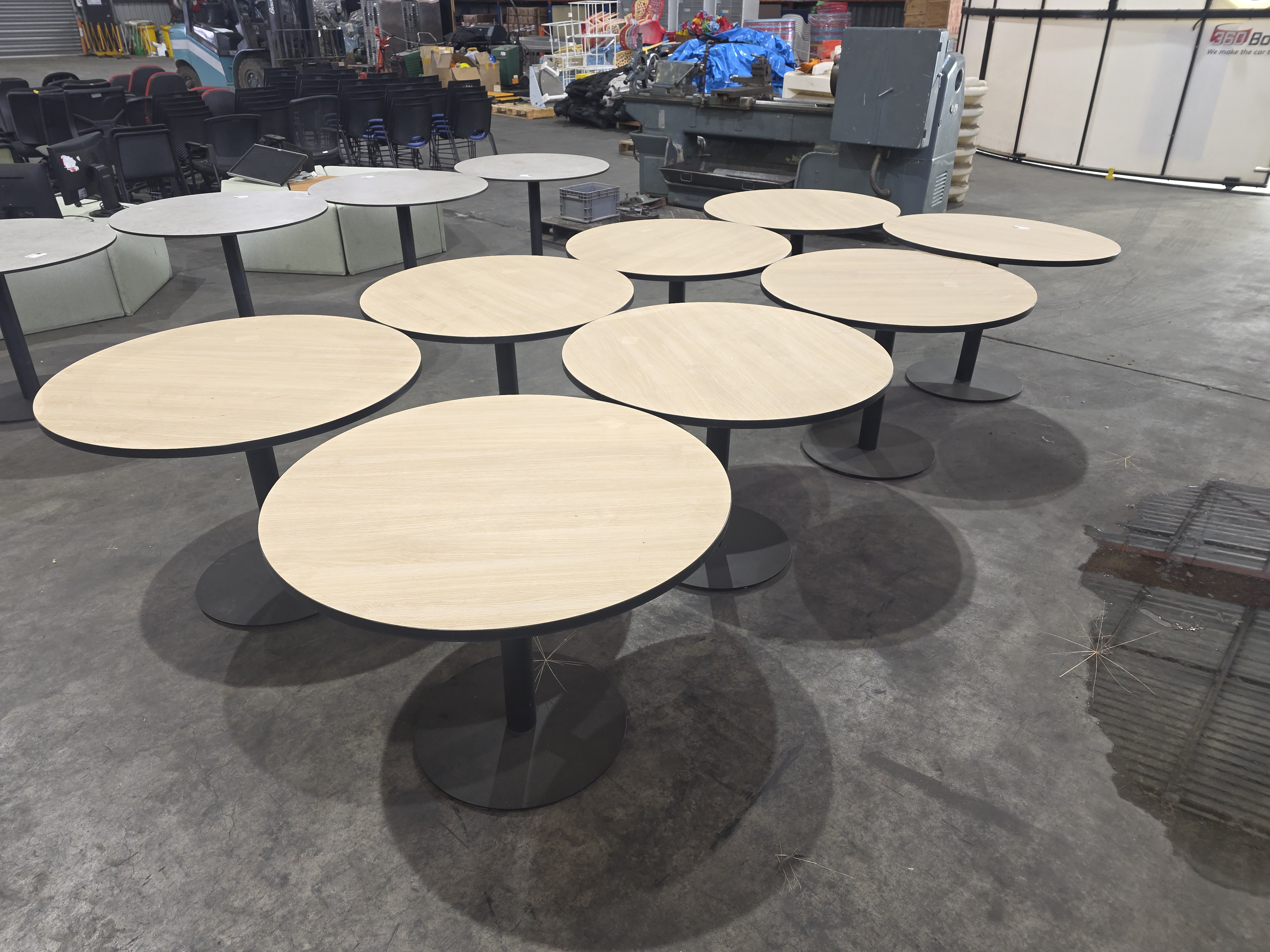 Tetra Disc Table x8 **Unreserved**