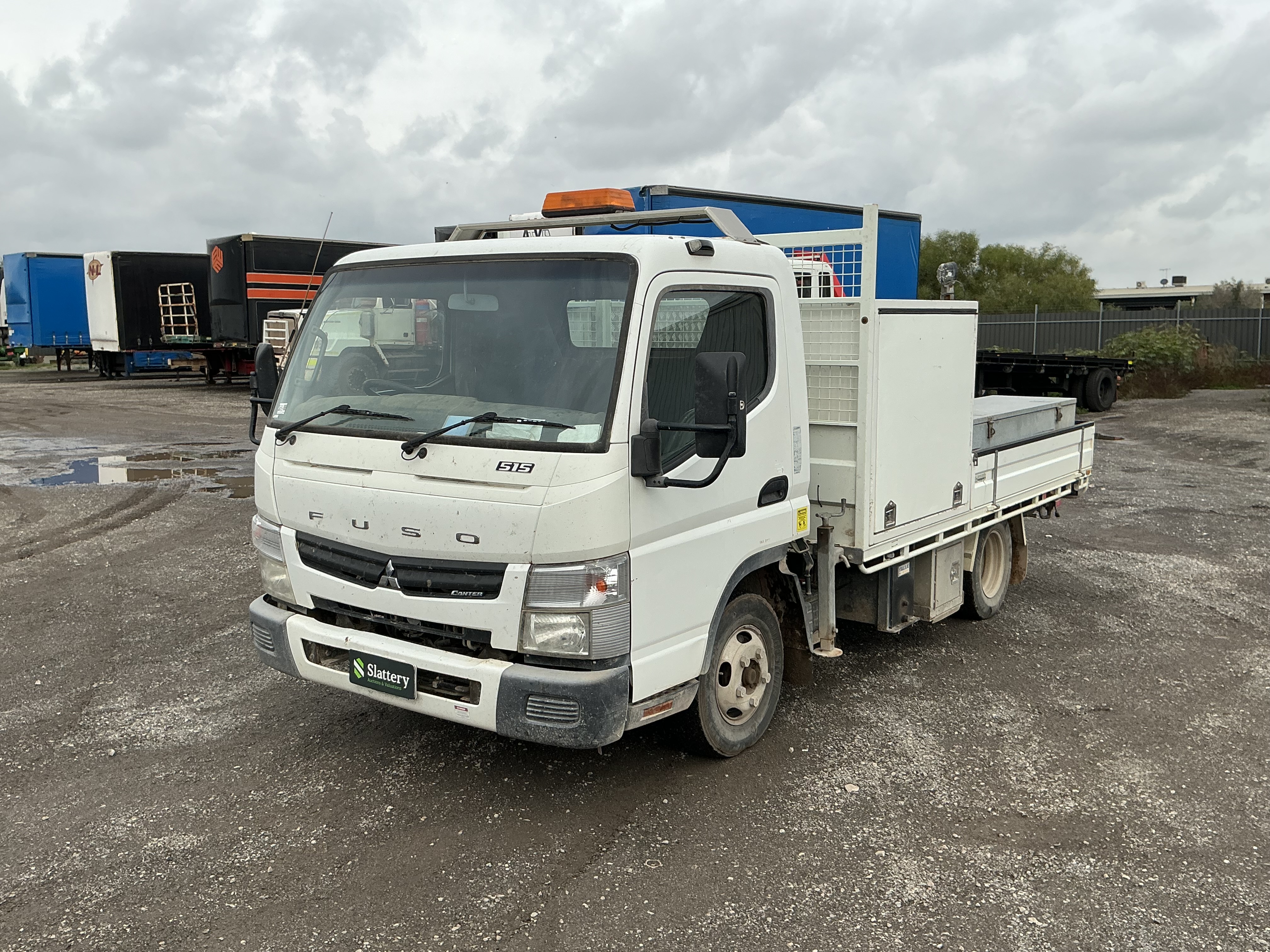 18 · 2013 Mitsubishi Canter 515  L 7/800 4x2 Crane Truck