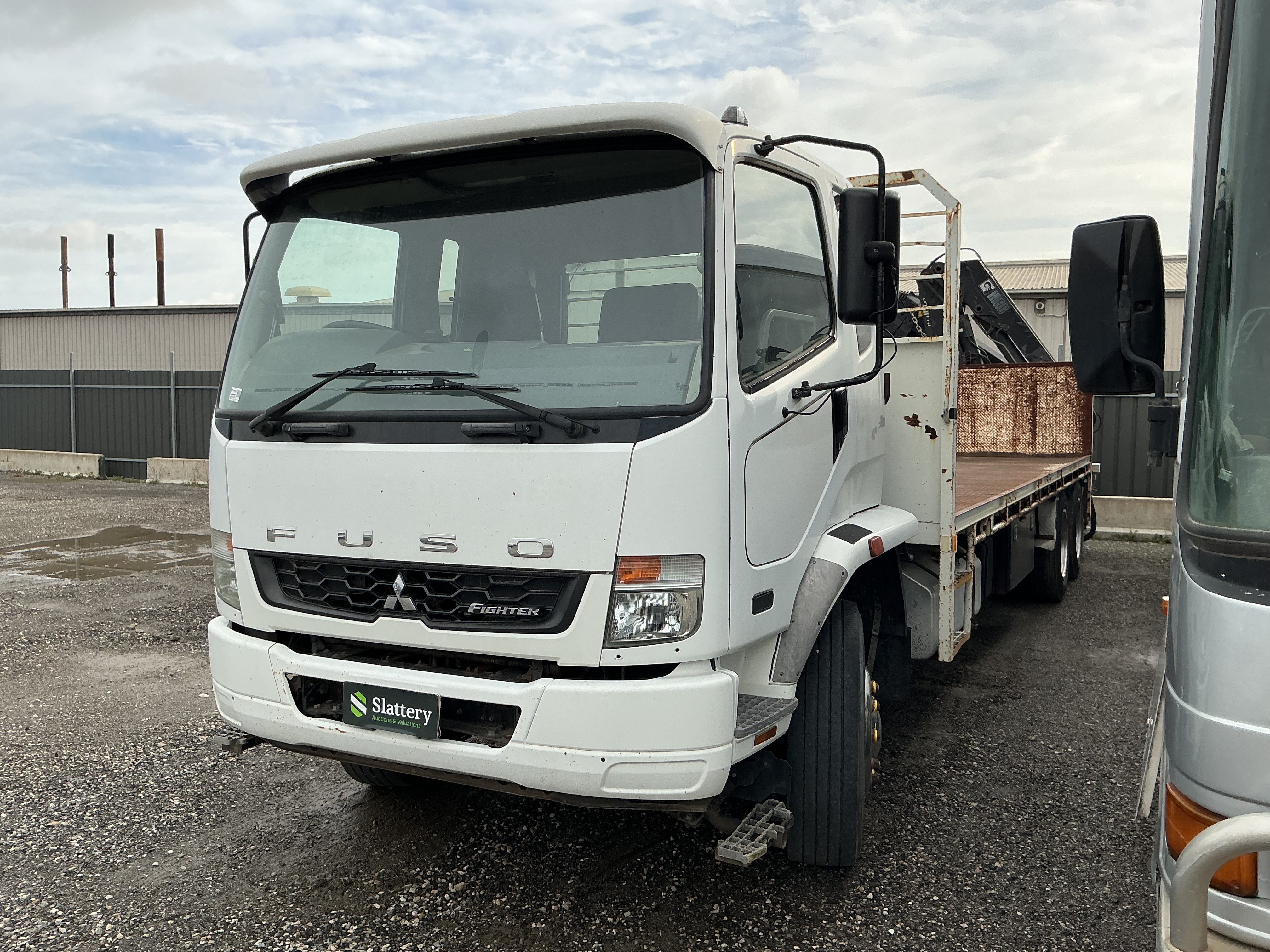 17 · 2008 Mitsubishi Fighter  FN 600 6x4 Crane Truck