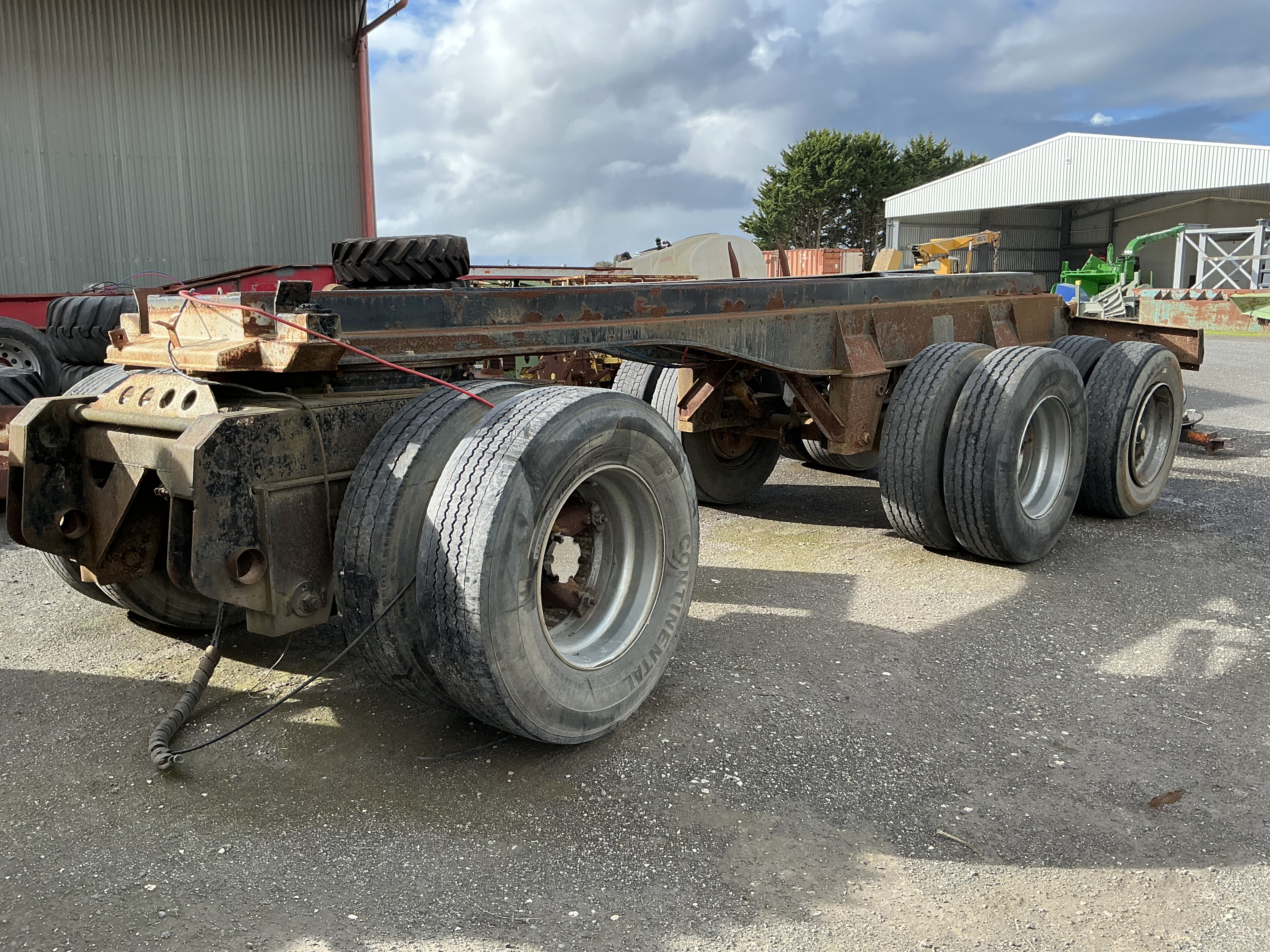 6 · 2004 Shephard A3DOG-235T Tri-Axle Dog Trailer Chassis