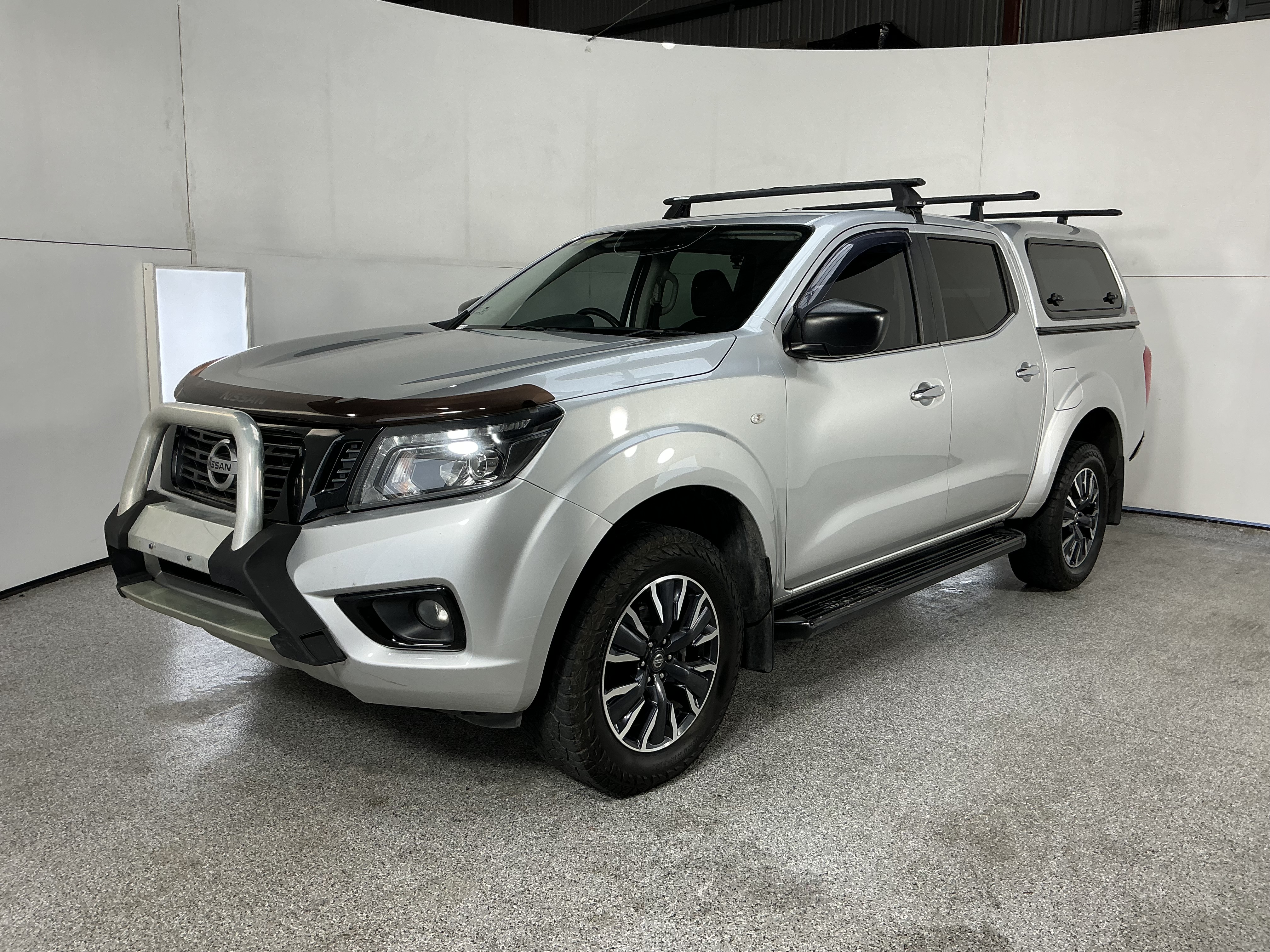 10 · 2020 Nissan Navara ST Diesel