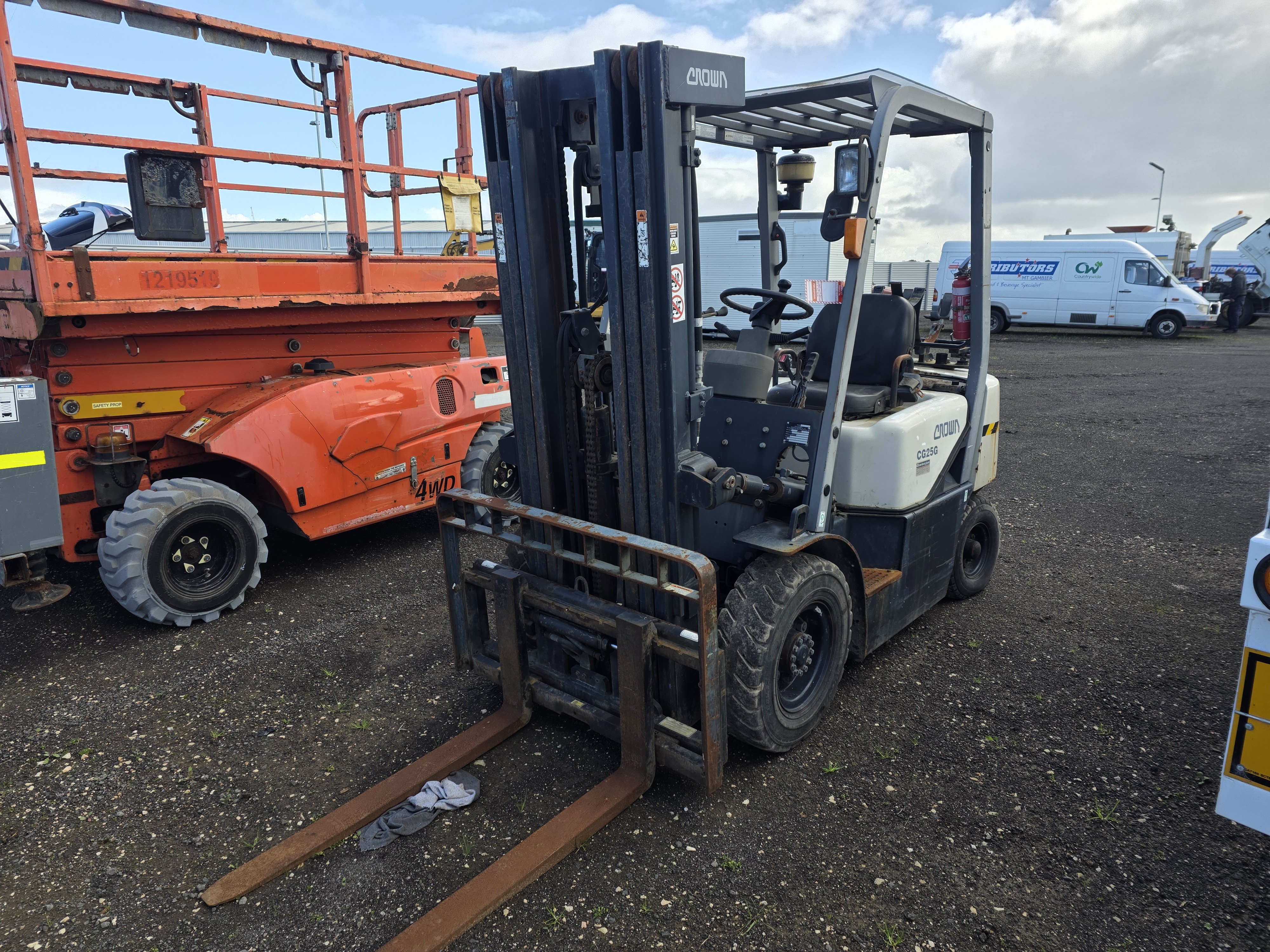 4 · Forklift - 2.5t - Container - LPG - 2015 Crown CG25G MOUNT GAMBIER SA