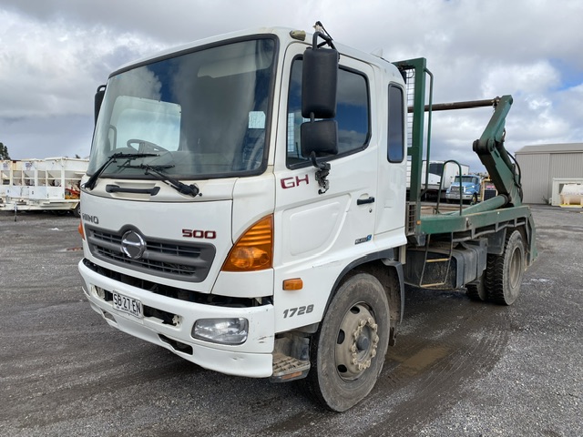 10 · 2011 Hino GH500  4x2 Skip Bin Truck