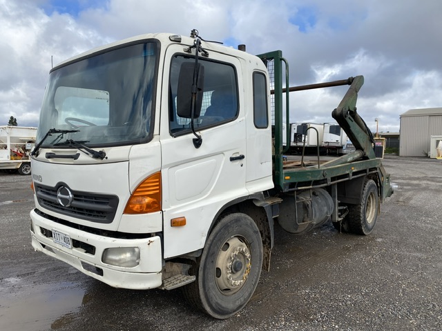 2006 Hino GH1J 4x2 Skip Bin