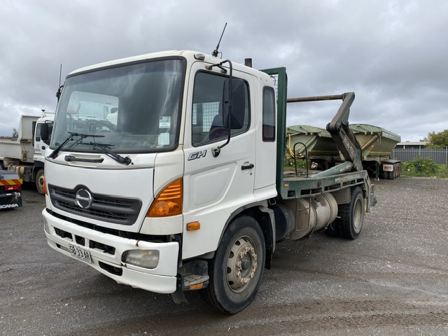 2007 Hino GH1J 4x2 Skip Bin