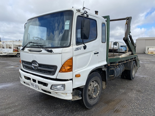 15 · 2004 Hino GH1J  4x2 Skip Bin Truck