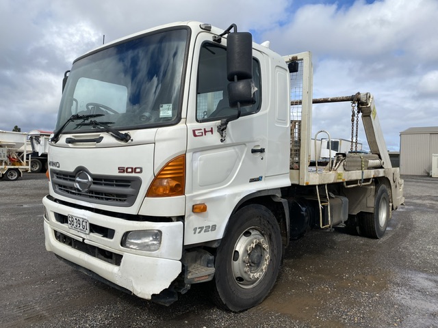 9 · 2012 Hino GH8J   4x2 Skip Bin