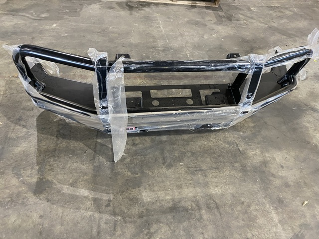 ARB Deluxe Winch Bull Bar for the Toyota LandCruiser 70 Series *ex-SA GOV*