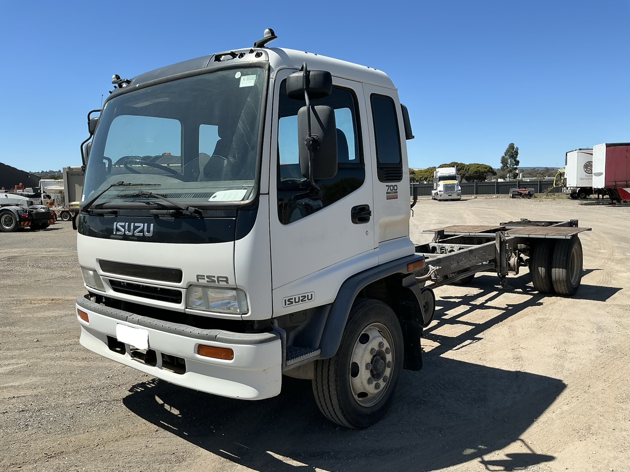 8 · 2004 Isuzu FSR 700   4x2 Cab Chassis