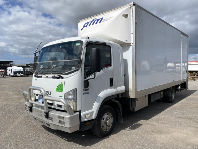 11 · 2011 Isuzu FRR 600  4x2 Pantech