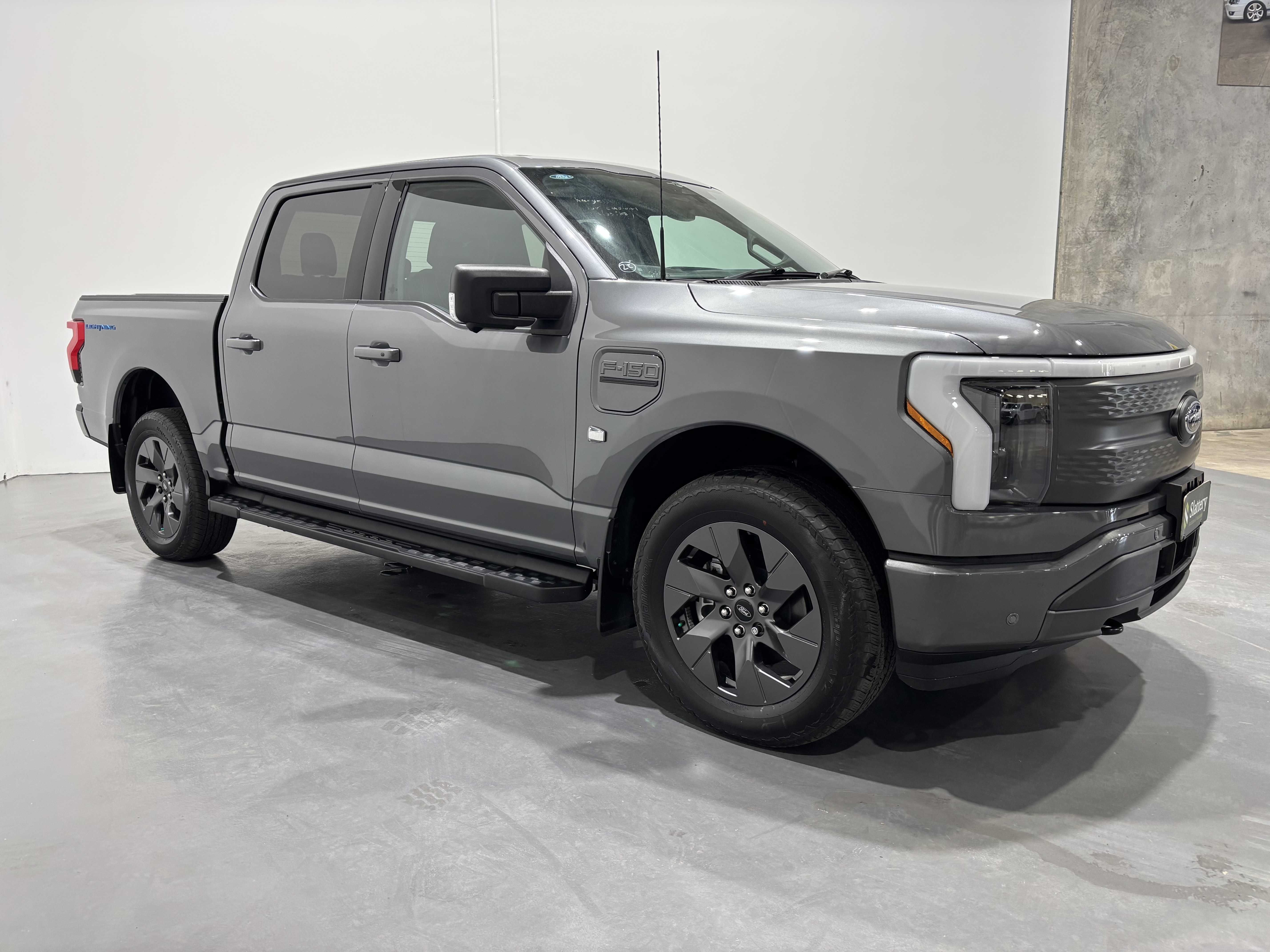 5 · 2024 Ford F-150 Lightning XLT Extended Range (131kWh)