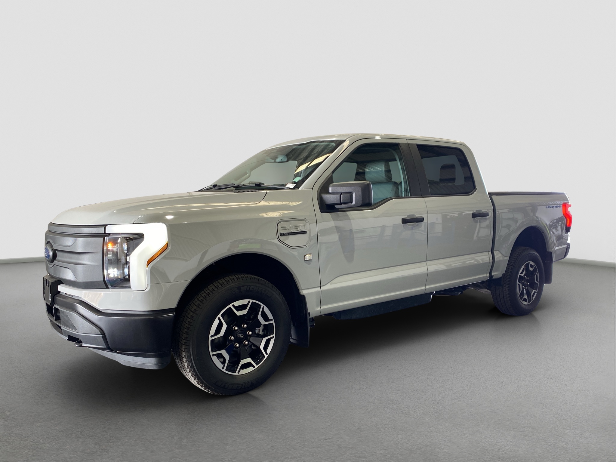 4 · 2023 Ford F-150 Lightning Pro Standard Range (98KW)