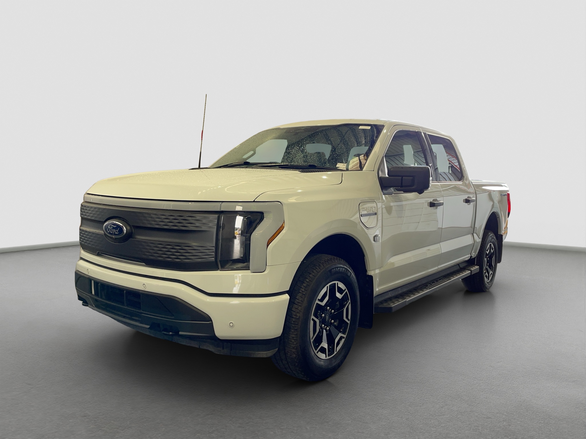 2023 Ford F-150 Lightning XLT Standard Range (98KW)