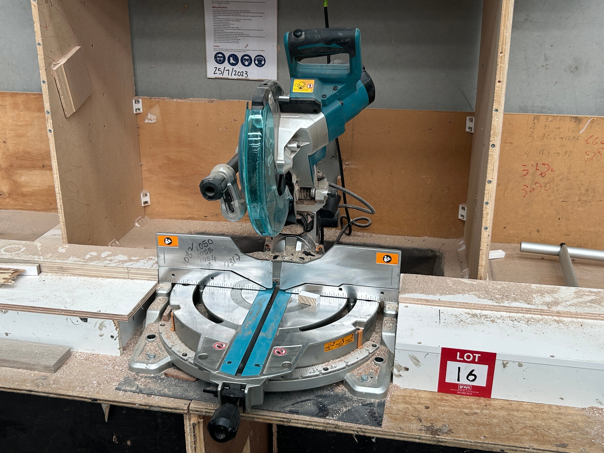 Makita LS1019 Slide Compound Mitre Saw