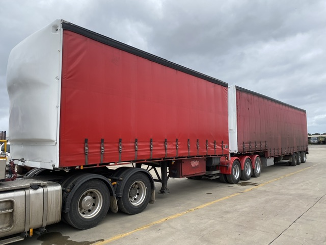 18 · A+B Trailer Curtainsider Combination