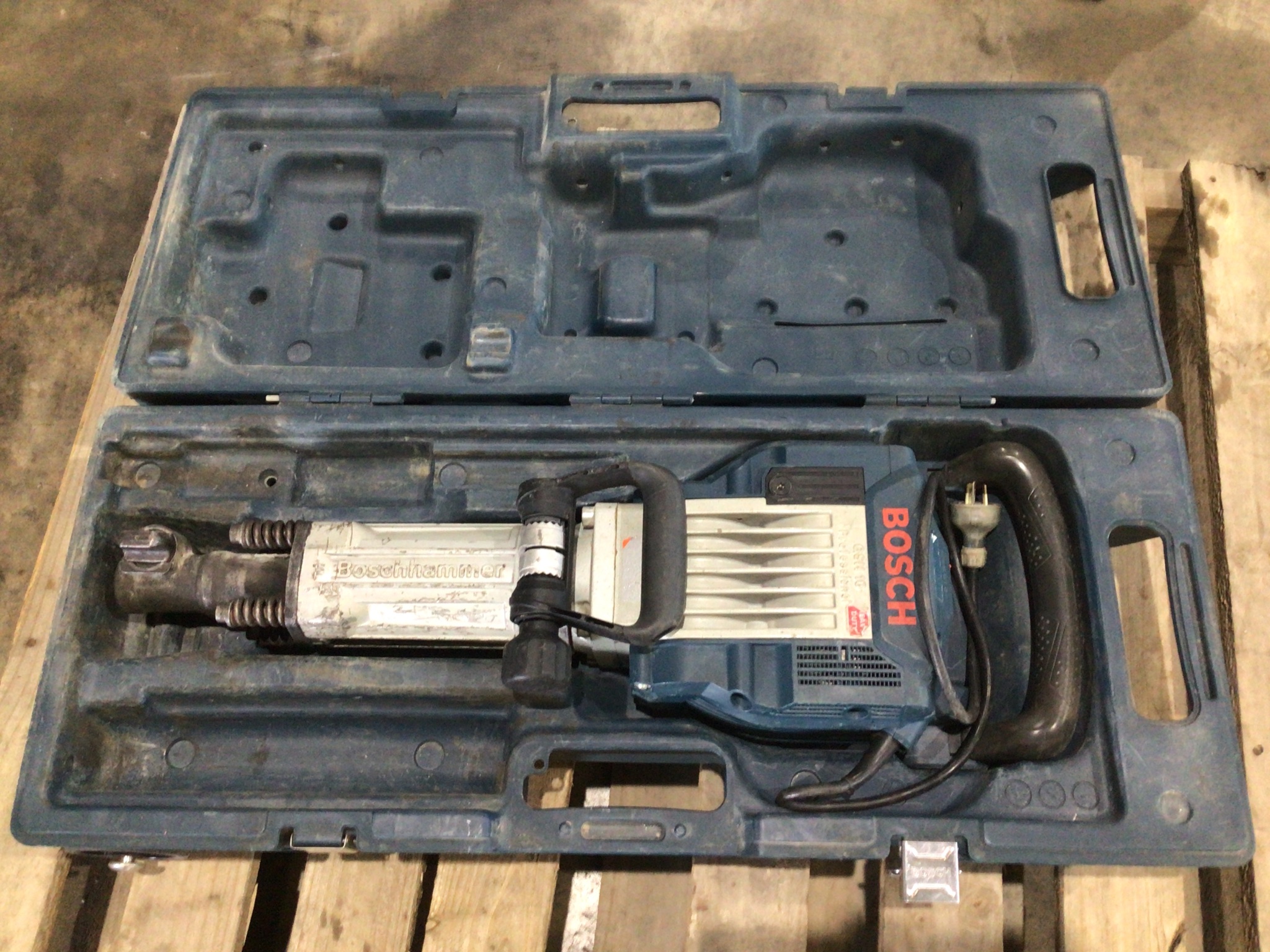Bosch 3611C35 140 Medium Breaker 240V