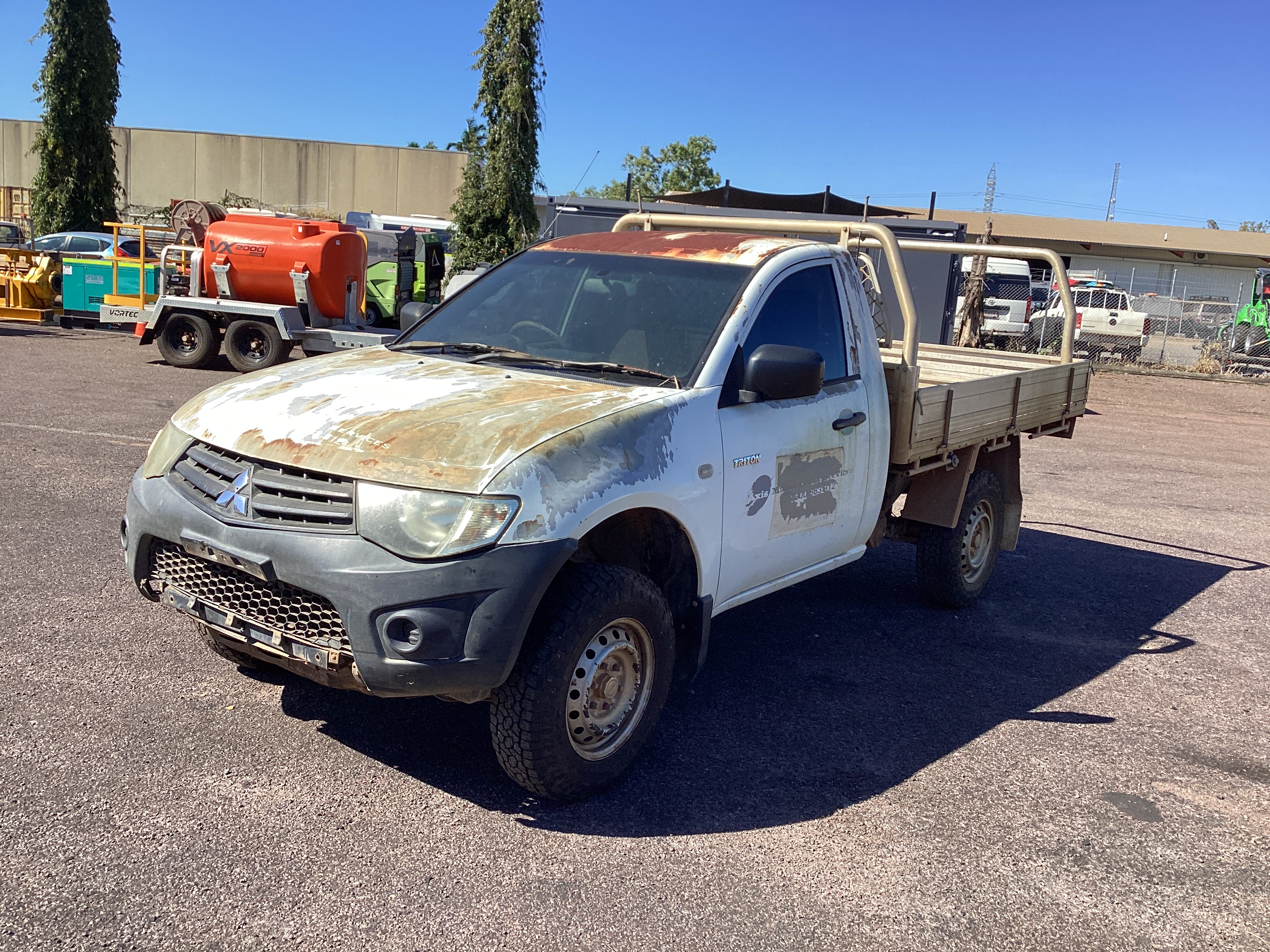 1 · 2014 Mitsubishi Triton GL Petrol (Salvage)