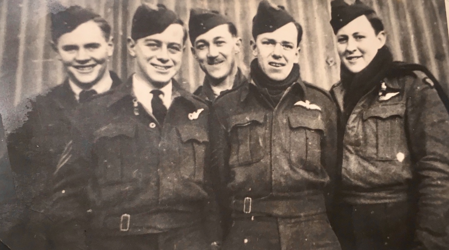 Max Barry and the Wellington Crew at Lichfield 27OTU, 1943