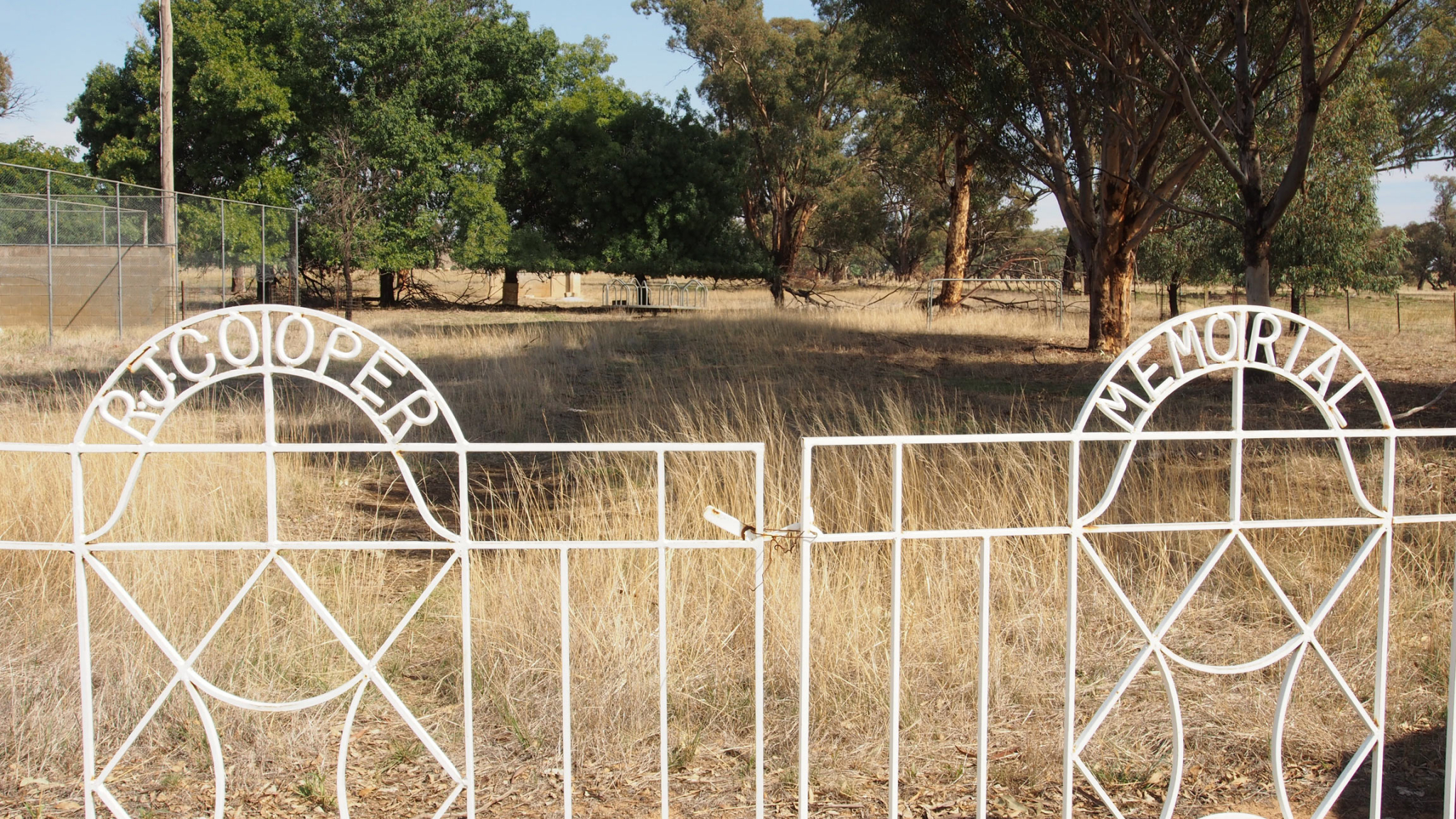 R. J. Cooper Memorial Gates and Plaques NSW War Memorials Register