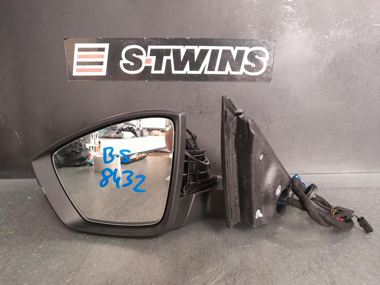 View Auto part Left Door Mirror Skoda Kodiaq 2019