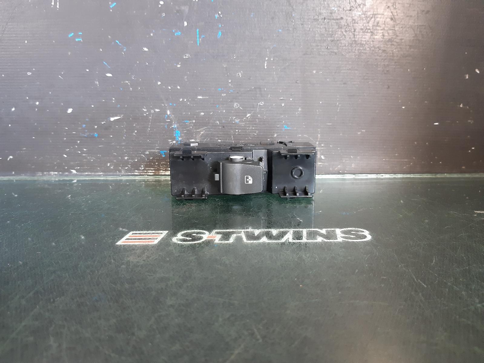 View Auto part Pwr Dr Wind Switch Hyundai I30 2019
