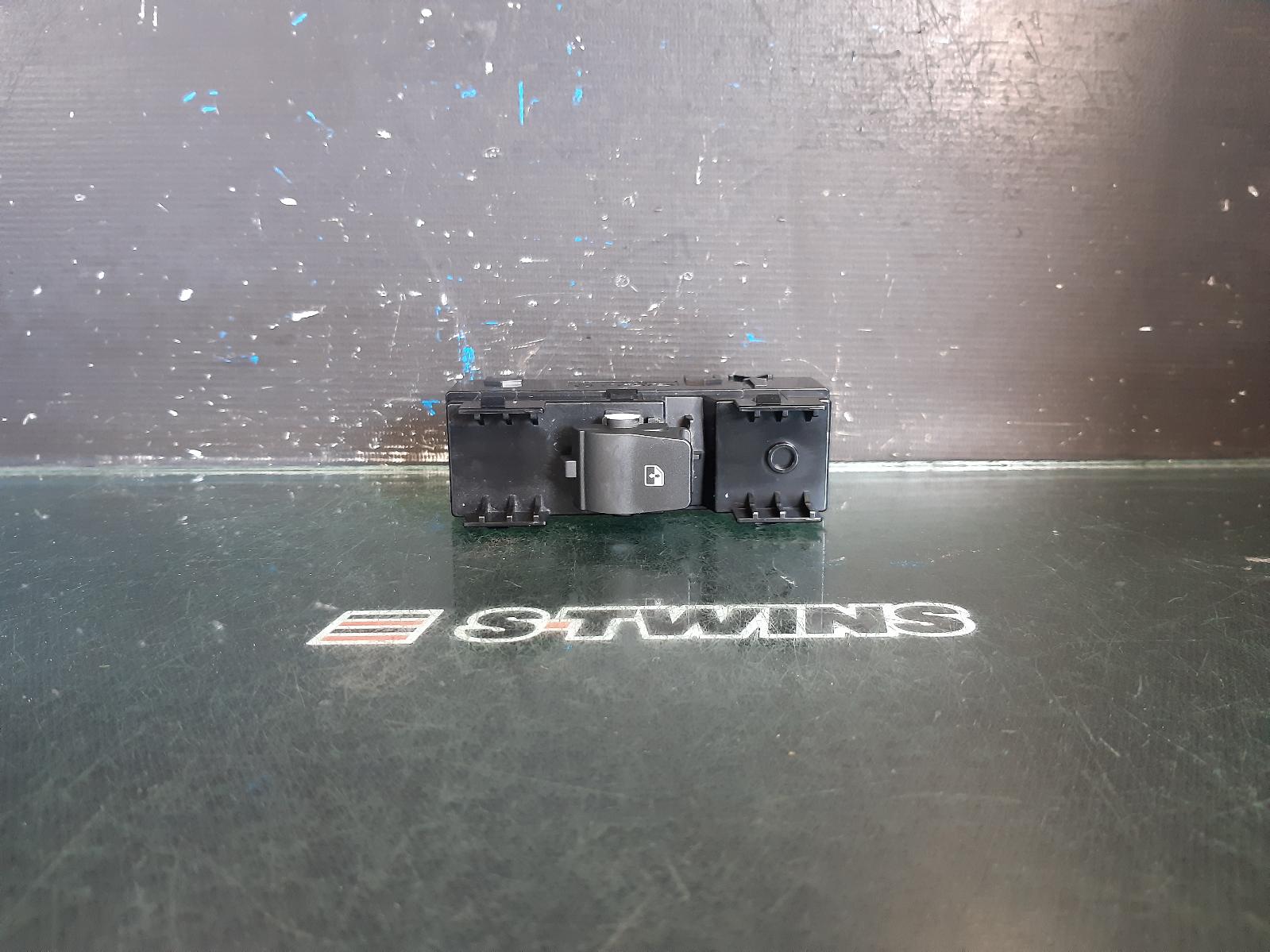 View Auto part Pwr Dr Wind Switch Hyundai I30 2019