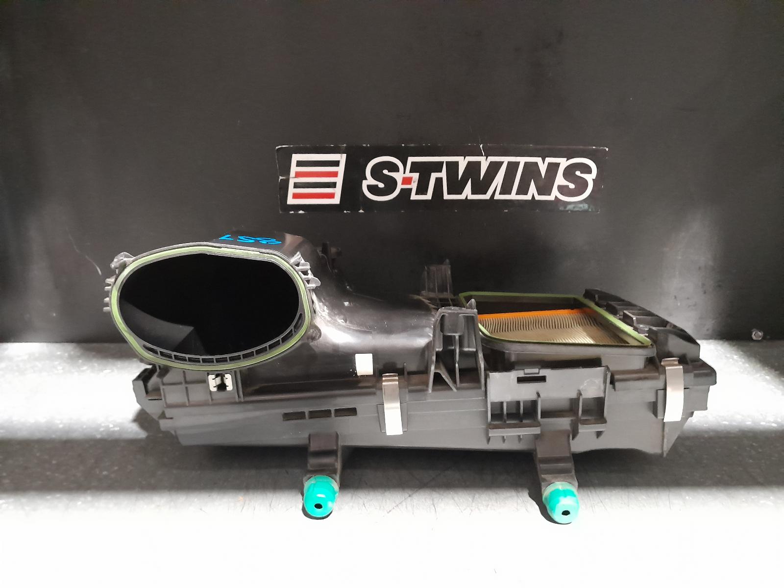 View Auto part Air Cleaner/Box Mercedes E Class 2017