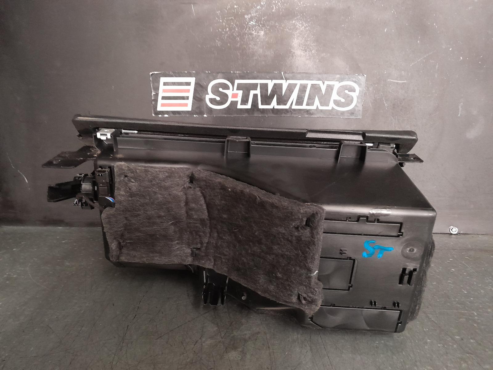 2017 Mercedes E Class Glove Box View Auto part Glove Box Mercedes E Class 2017