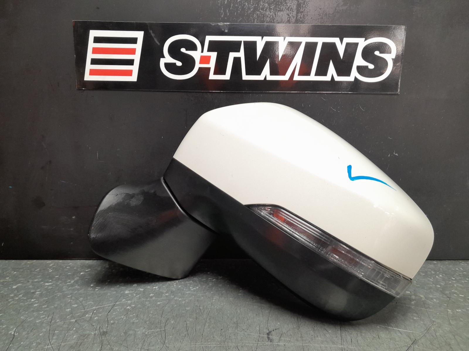View Auto part Left Door Mirror Subaru Outback 2017
