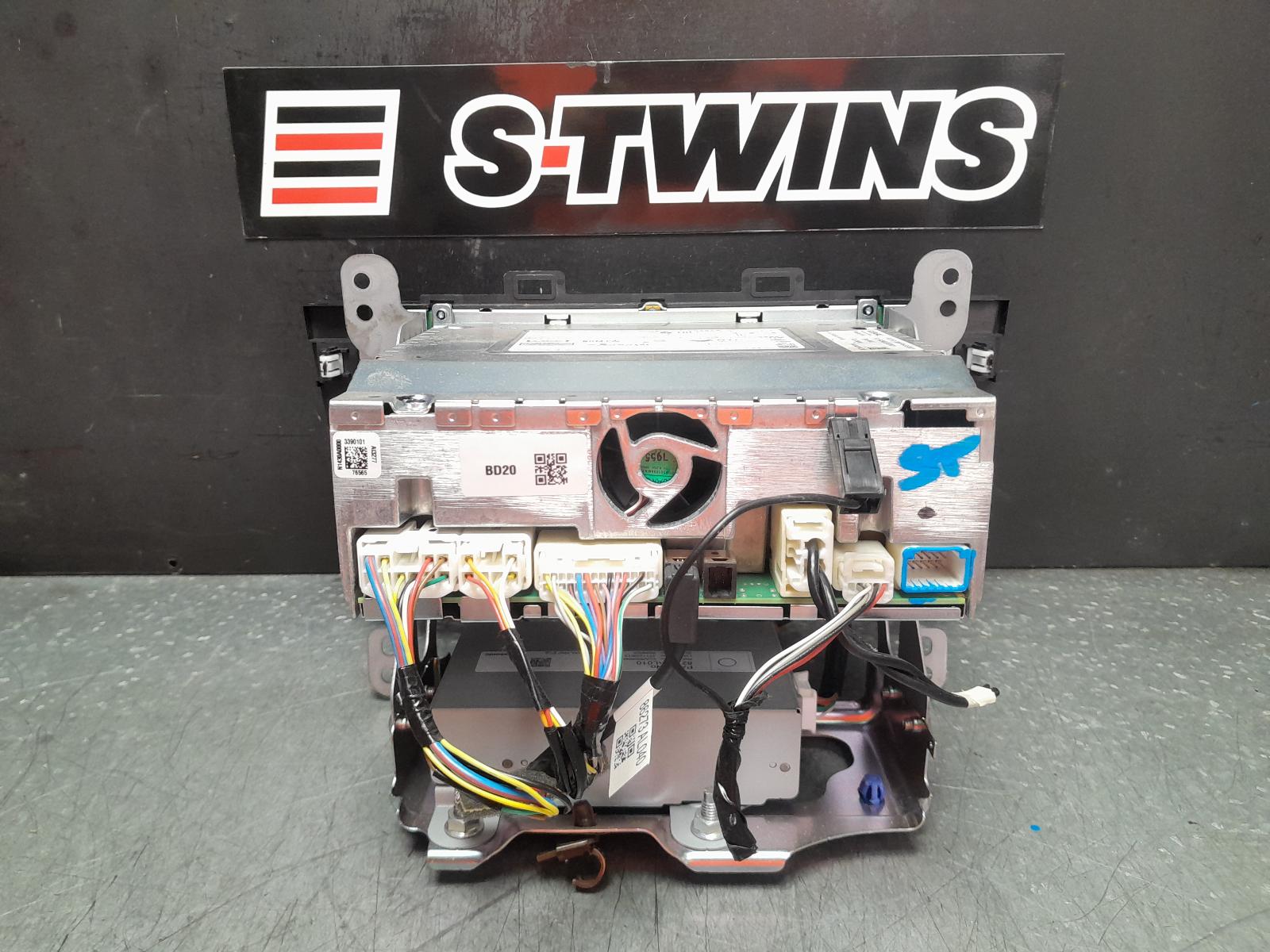 View Auto part Radio/Cd/Dvd/Sat/Tv Subaru Outback 2017