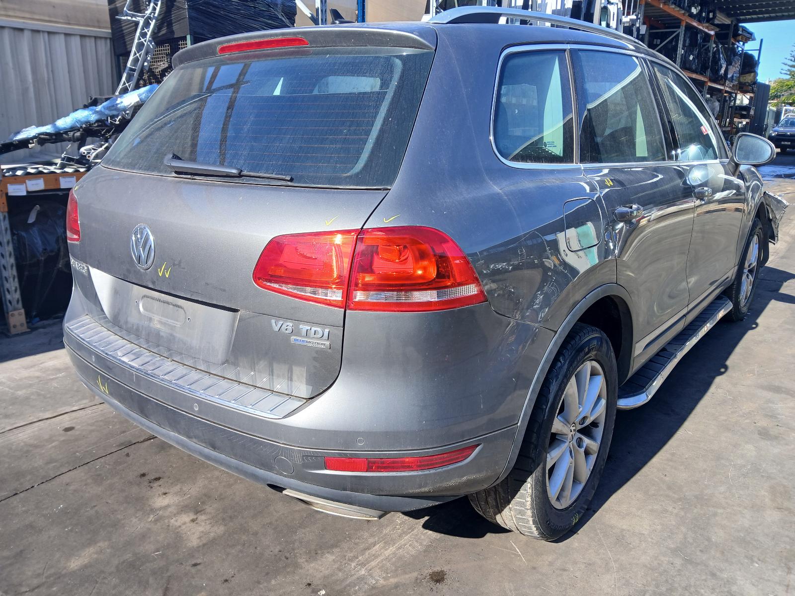 2014 Volkswagen Touareg Side Step/Skirt View Auto part Side Step/Skirt Volkswagen Touareg 2014