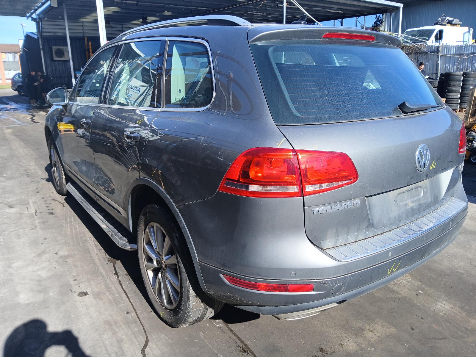 2014 Volkswagen Touareg Side Step/Skirt View Auto part Side Step/Skirt Volkswagen Touareg 2014