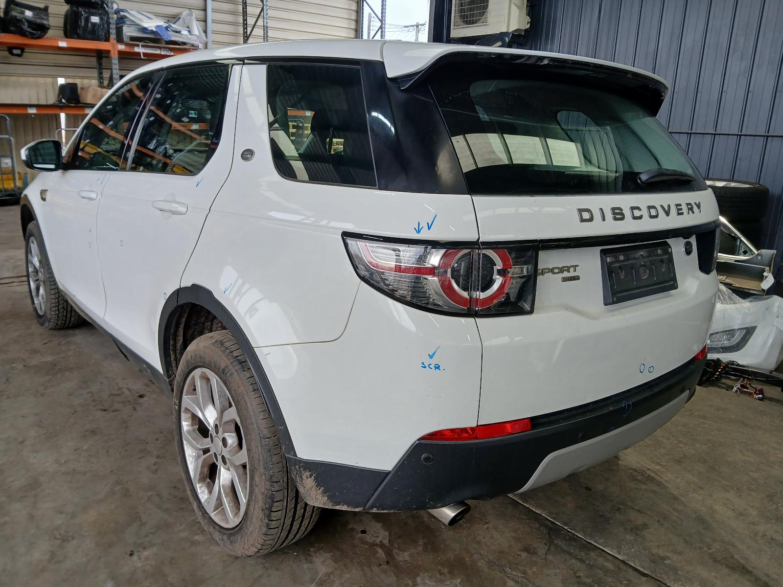 2018 Land Rover Discovery Sport Left Door Mirror View Auto part Left Door Mirror Land Rover Discovery Sport 2018