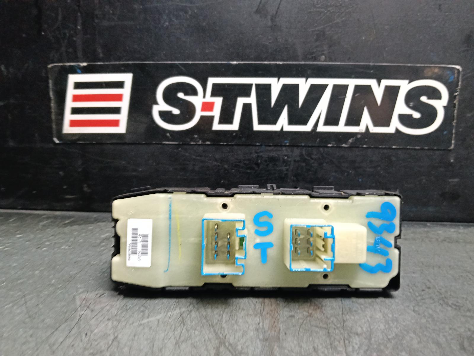 View Auto part Pwr Dr Wind Switch Jeep Compass 2013
