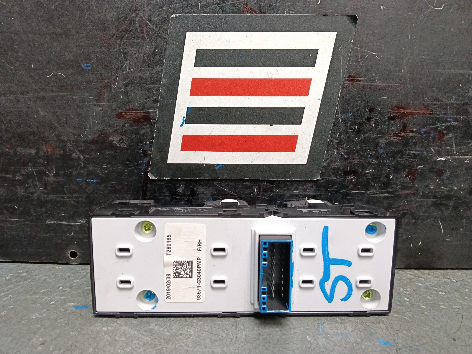 View Auto part Pwr Dr Wind Switch Hyundai I30 2019