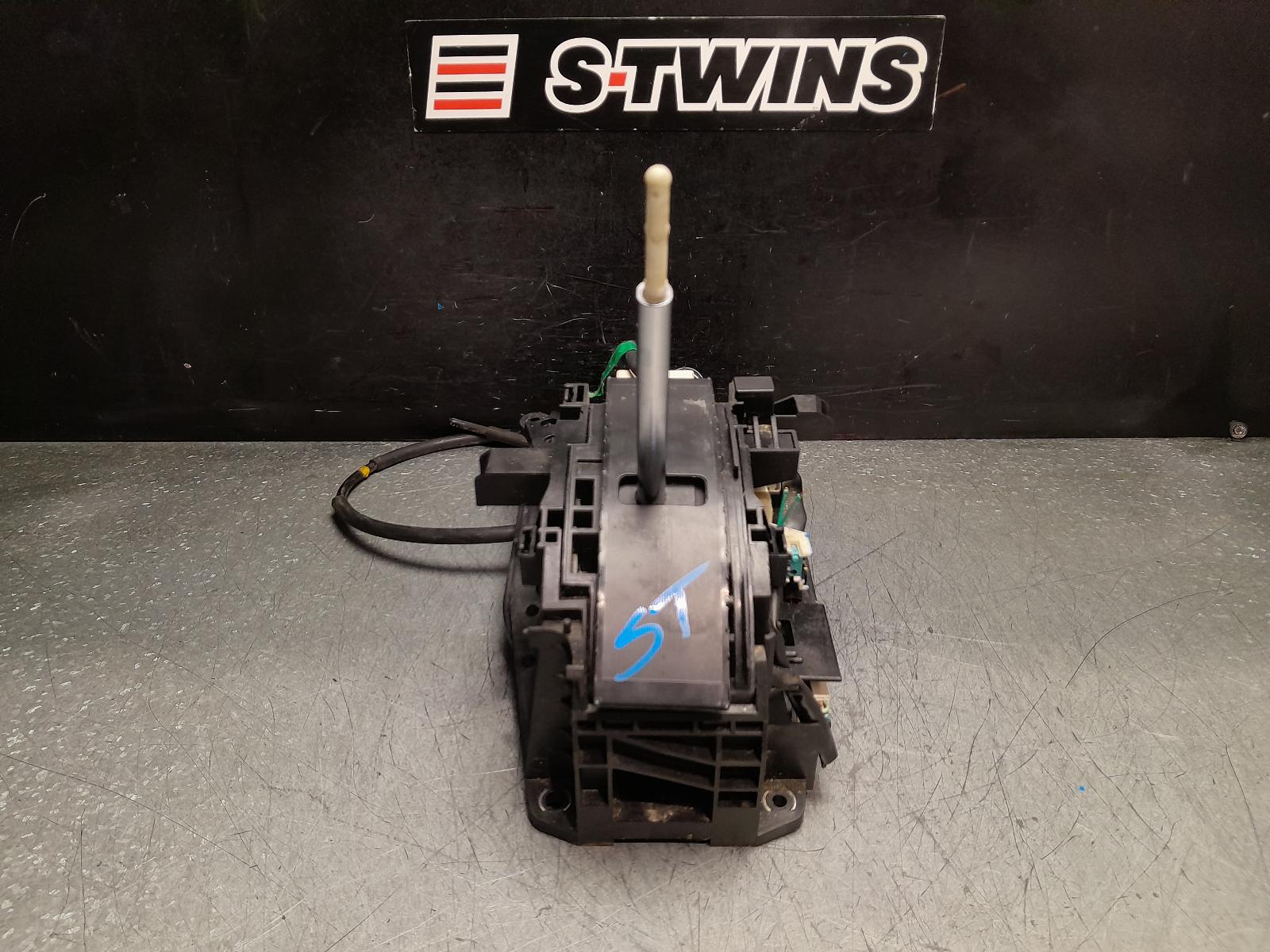 View Auto part Gear Stick/Shifter Isuzu Dmax 2019