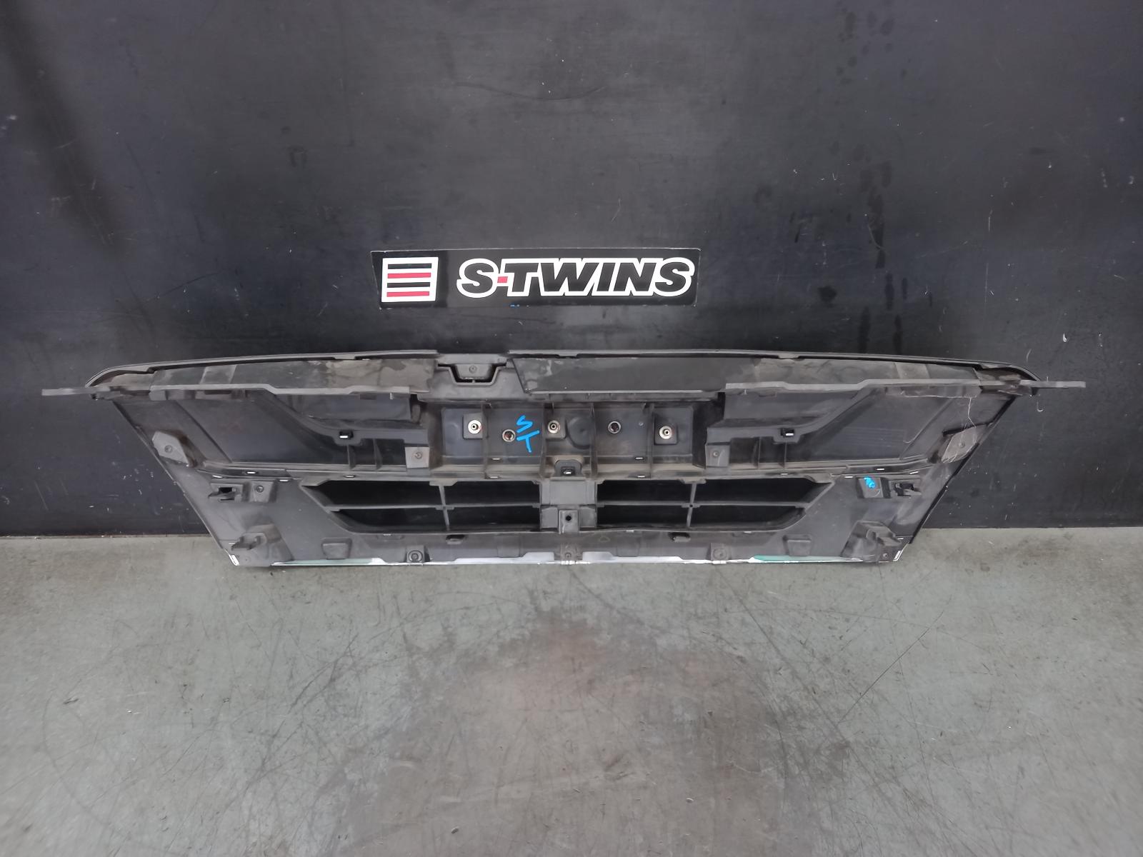 2019 Isuzu Dmax Grille View Auto part Grille Isuzu Dmax 2019