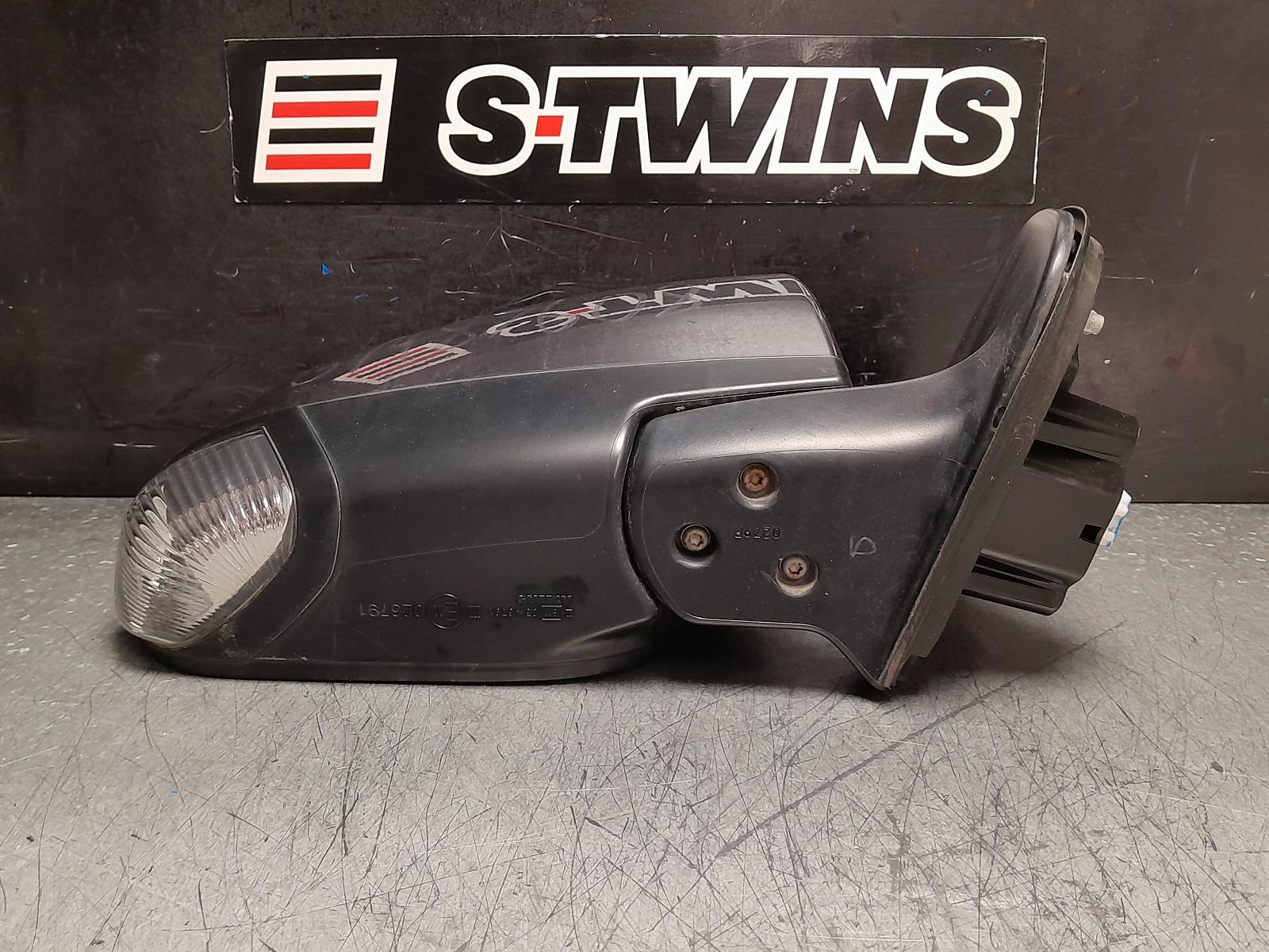 View Auto part Right Door Mirror Isuzu Dmax 2019