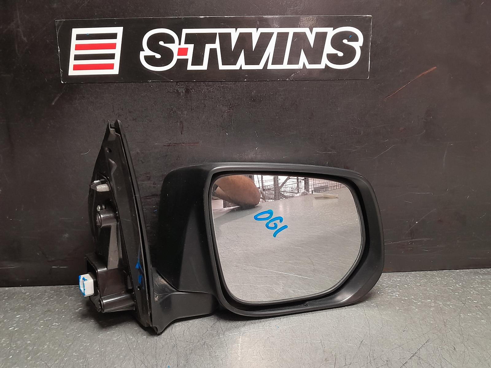 View Auto part Right Door Mirror Isuzu Dmax 2019