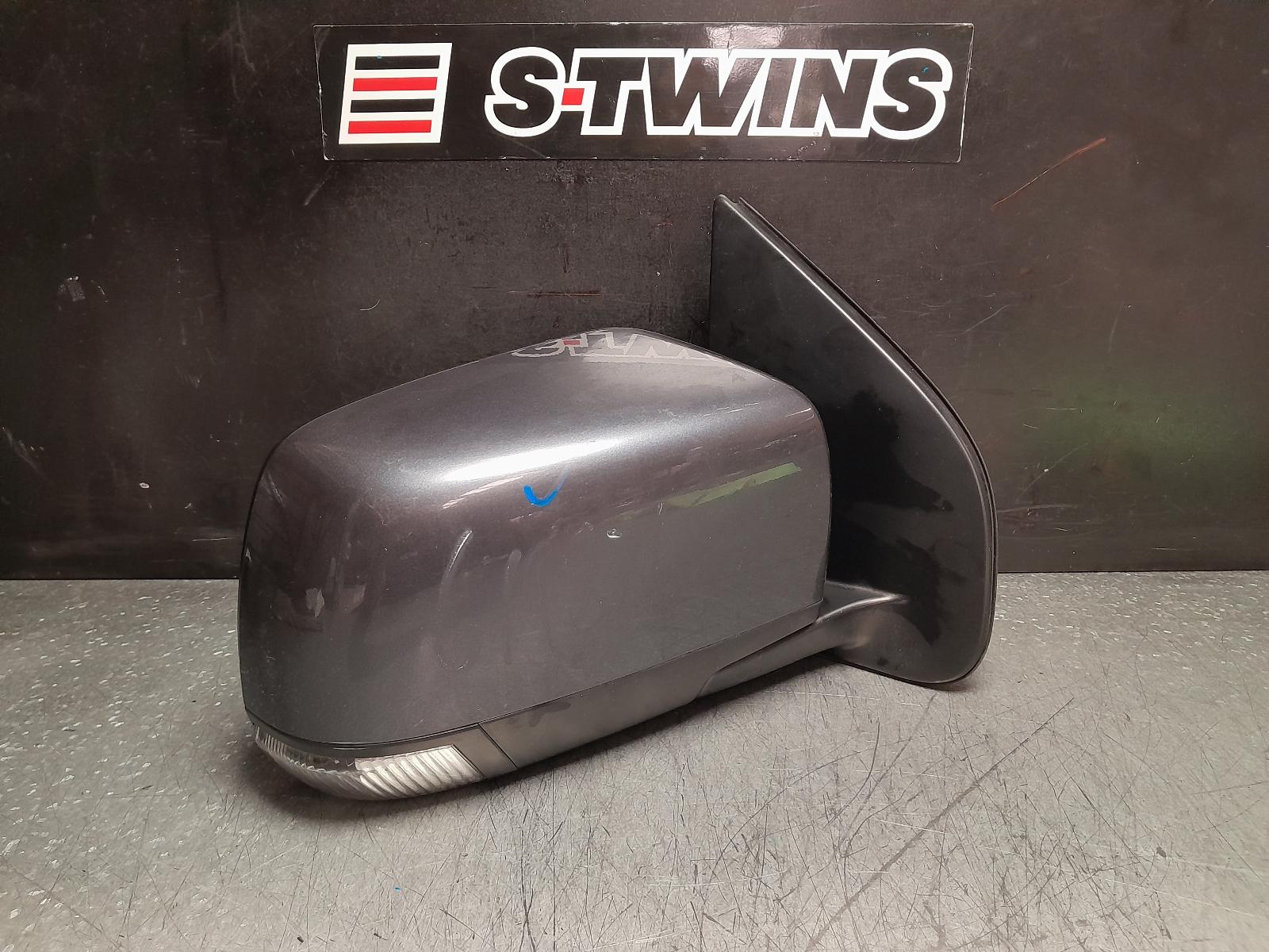View Auto part Right Door Mirror Isuzu Dmax 2019