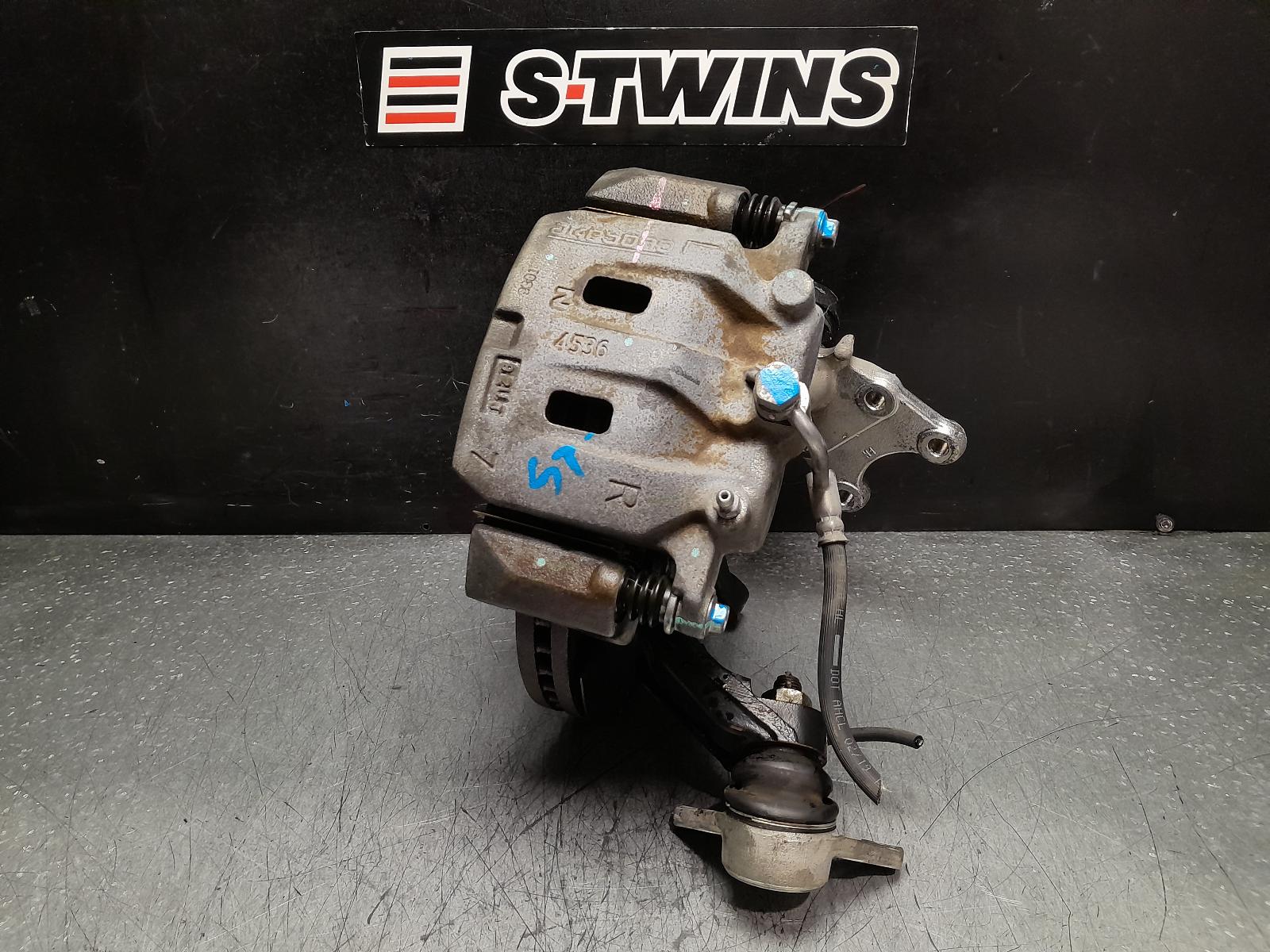 View Auto part Right Front Hub Assembly Isuzu Dmax 2019