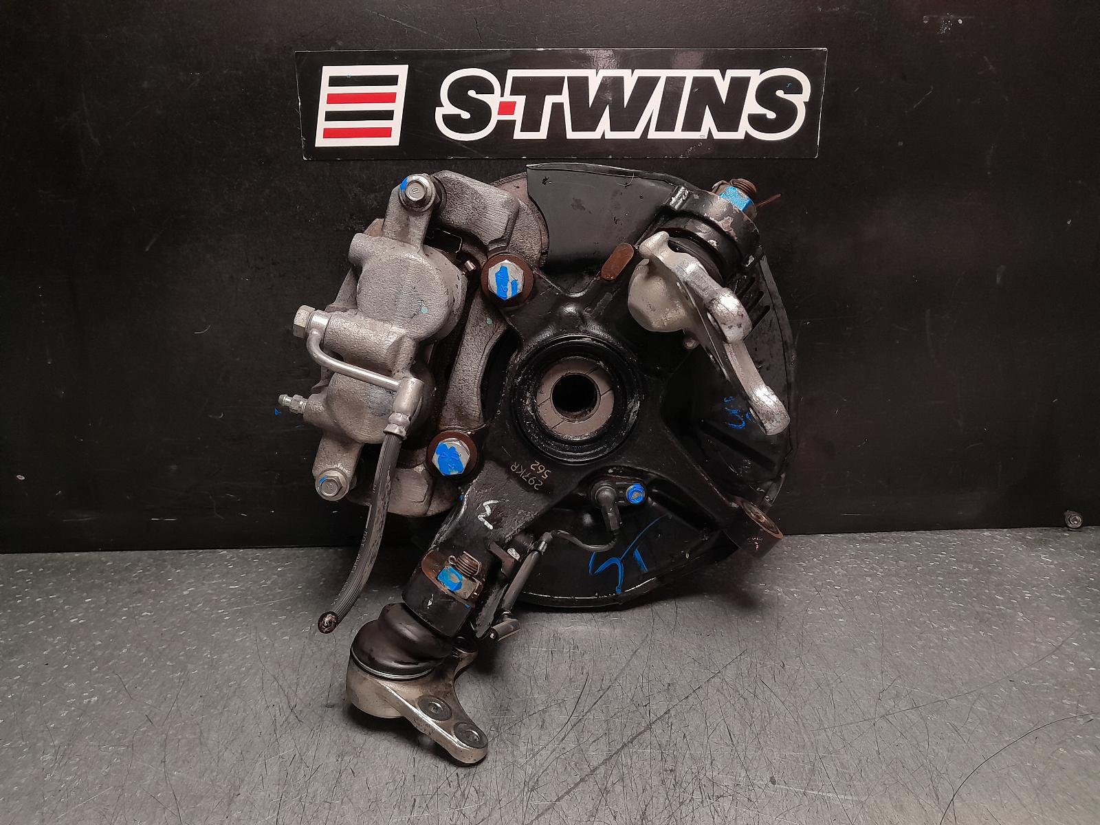 View Auto part Right Front Hub Assembly Isuzu Dmax 2019
