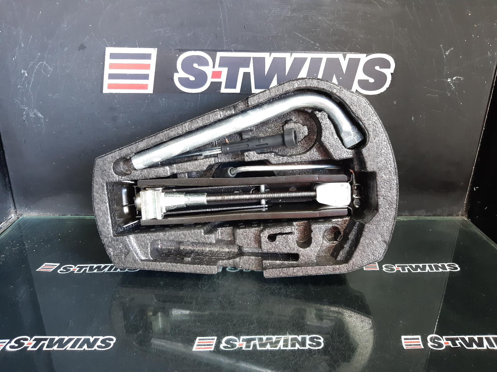 View Auto part Jack/Tool Kit Volkswagen Polo 2012
