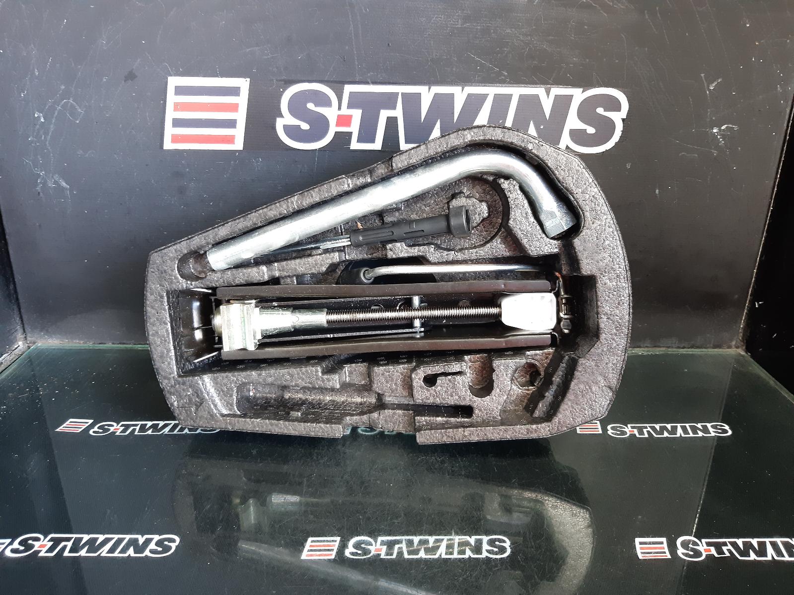 View Auto part Jack/Tool Kit Volkswagen Polo 2012